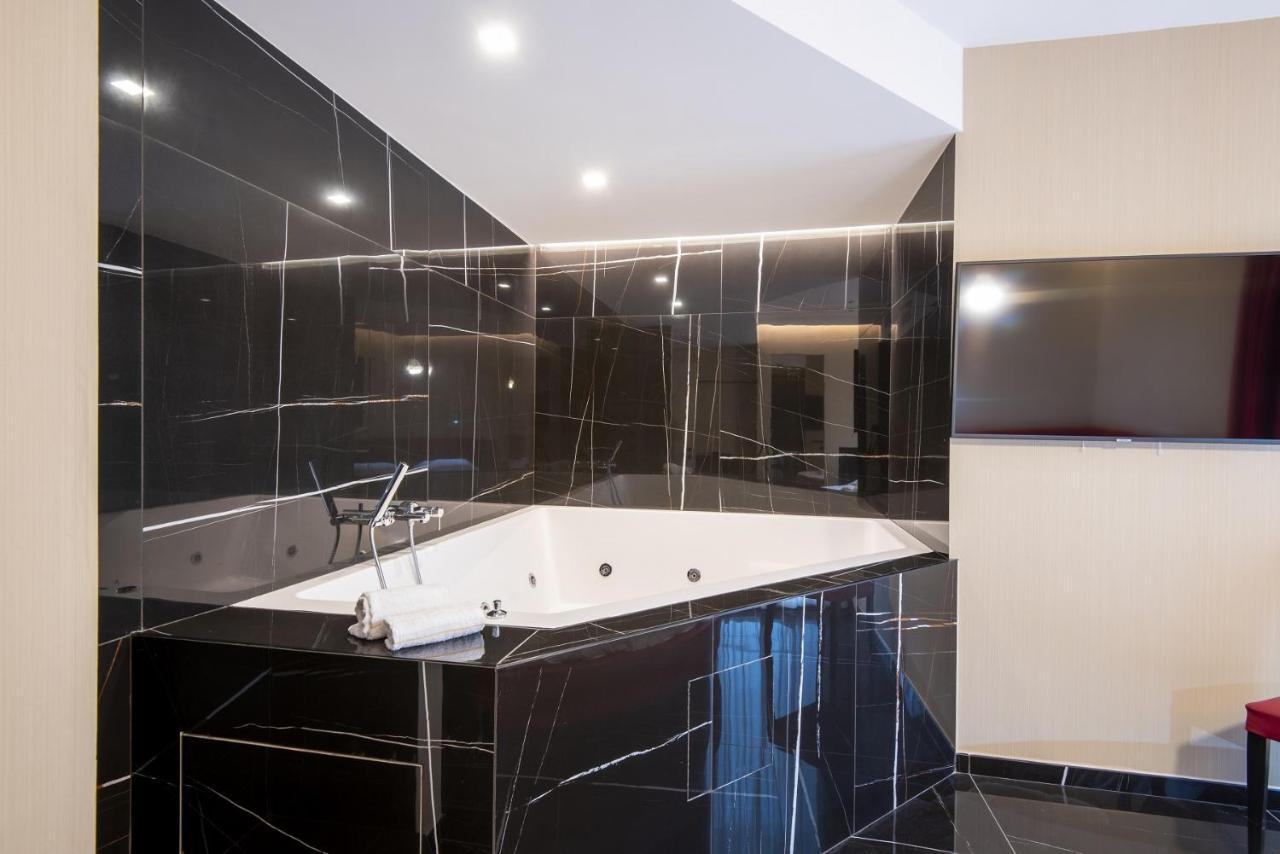 Hotel Xbusiness Nola Luaran gambar